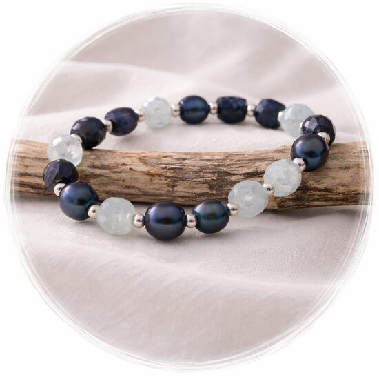 Tumšo pērļu rokassprādze izsmalcinātībai "Dziļā Elegance"